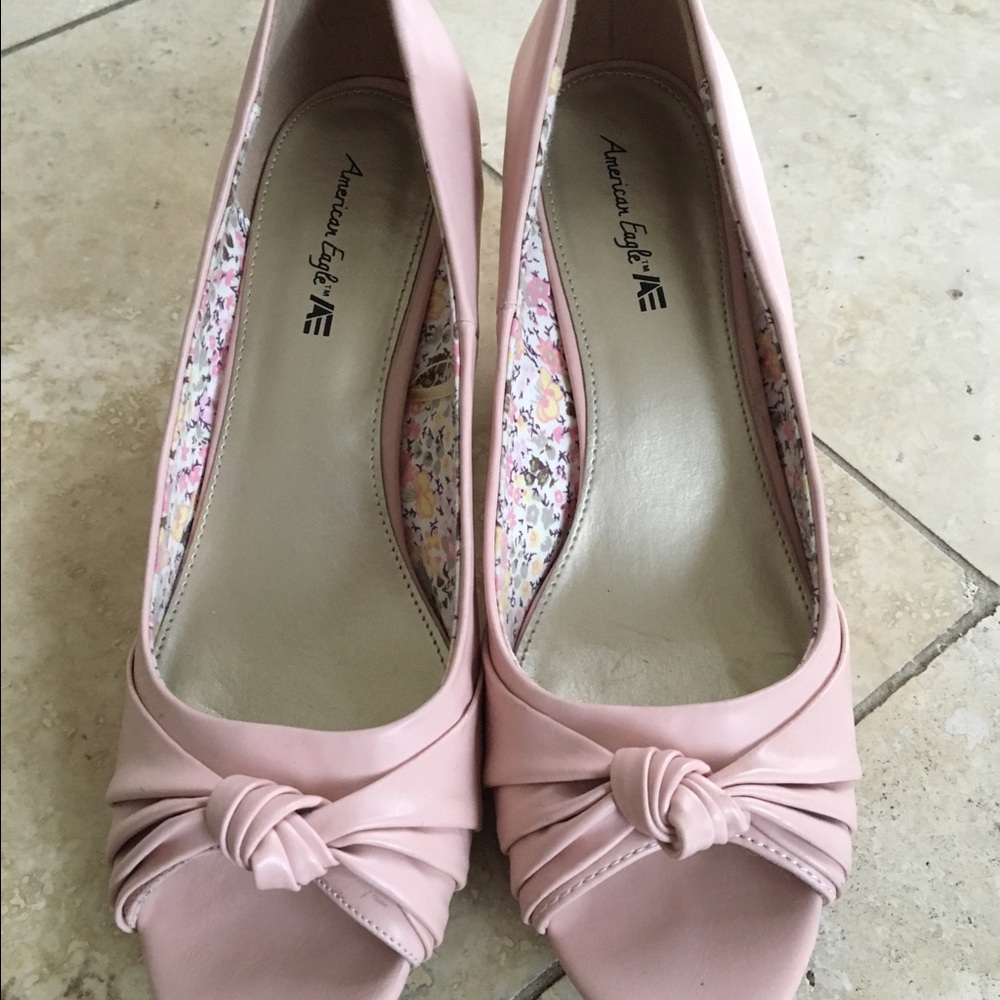 American eagle pink 9 and half size women shoes
