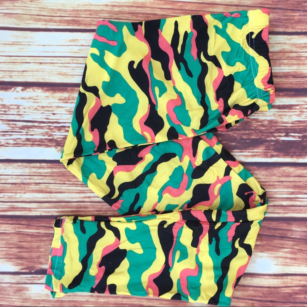 💥Huge Sale💥yellow, pink and green camo leggings