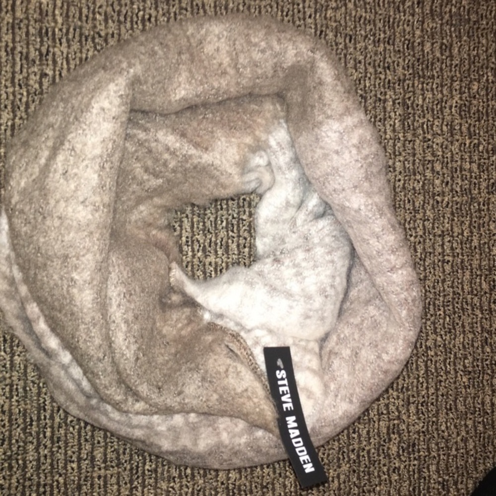 Steve Madden scarf