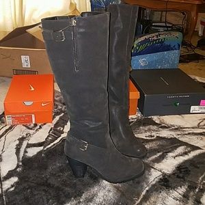NIB Sz 8.5 Boots UNR8ED