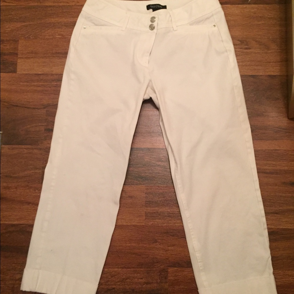 WHBM size 4 white capris