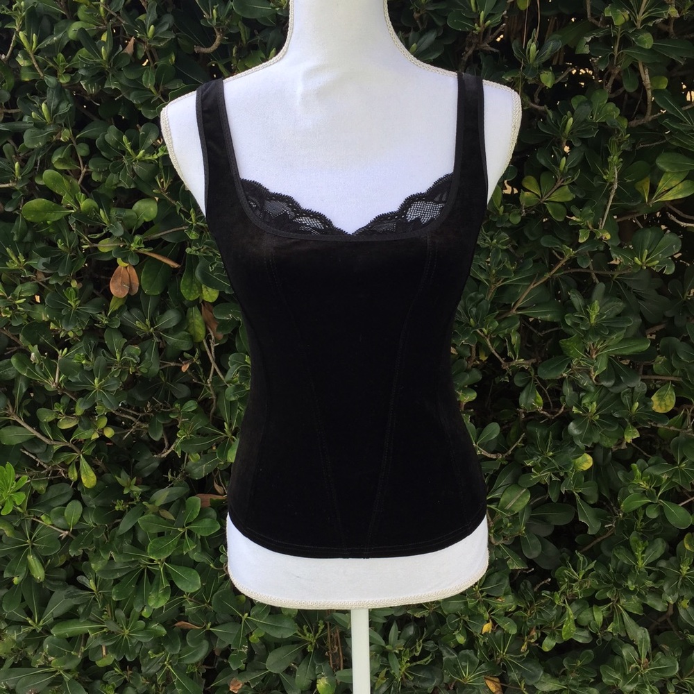 🌸 Gorgeous black velvet and lace top/camisole.