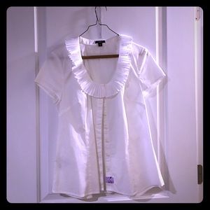 Beautiful white blouse, perfect for the office!