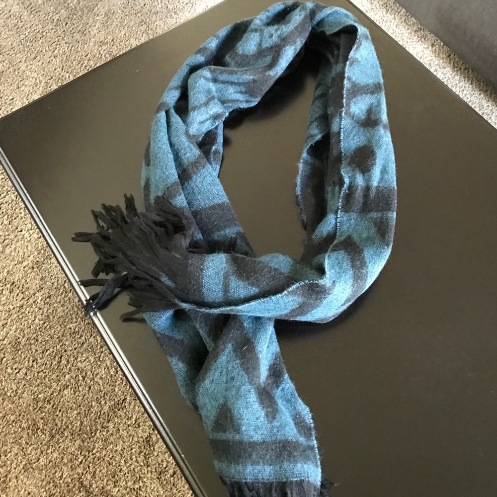 Wool scarf