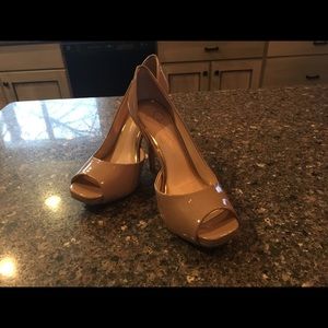 Jessica Simpson Josette peep toe in Nude patent