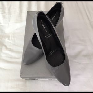 Rockport by Adidas Leather Heels in Gray 6.5W