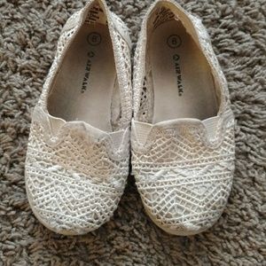 Toddler 8 white shoes