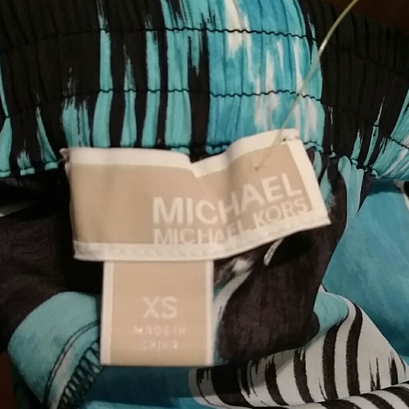 💚 $20 MARKDOWN MICHAEL KORS shorts with pockets - Picture 6 of 6