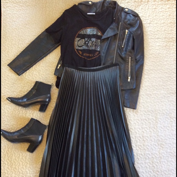 Alive ⚡️Rock n Roll ⚡️ Shirt - Picture 2 of 5