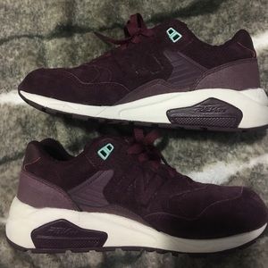 New Balance woman's sneakers