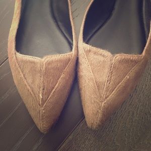 Elizabeth & James camel pony flats