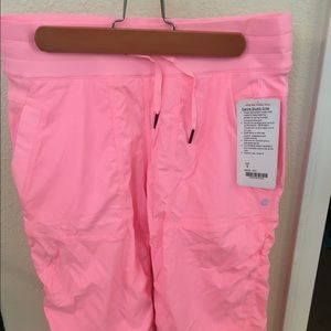 Lululemon dance studio Capri pants! New size 8