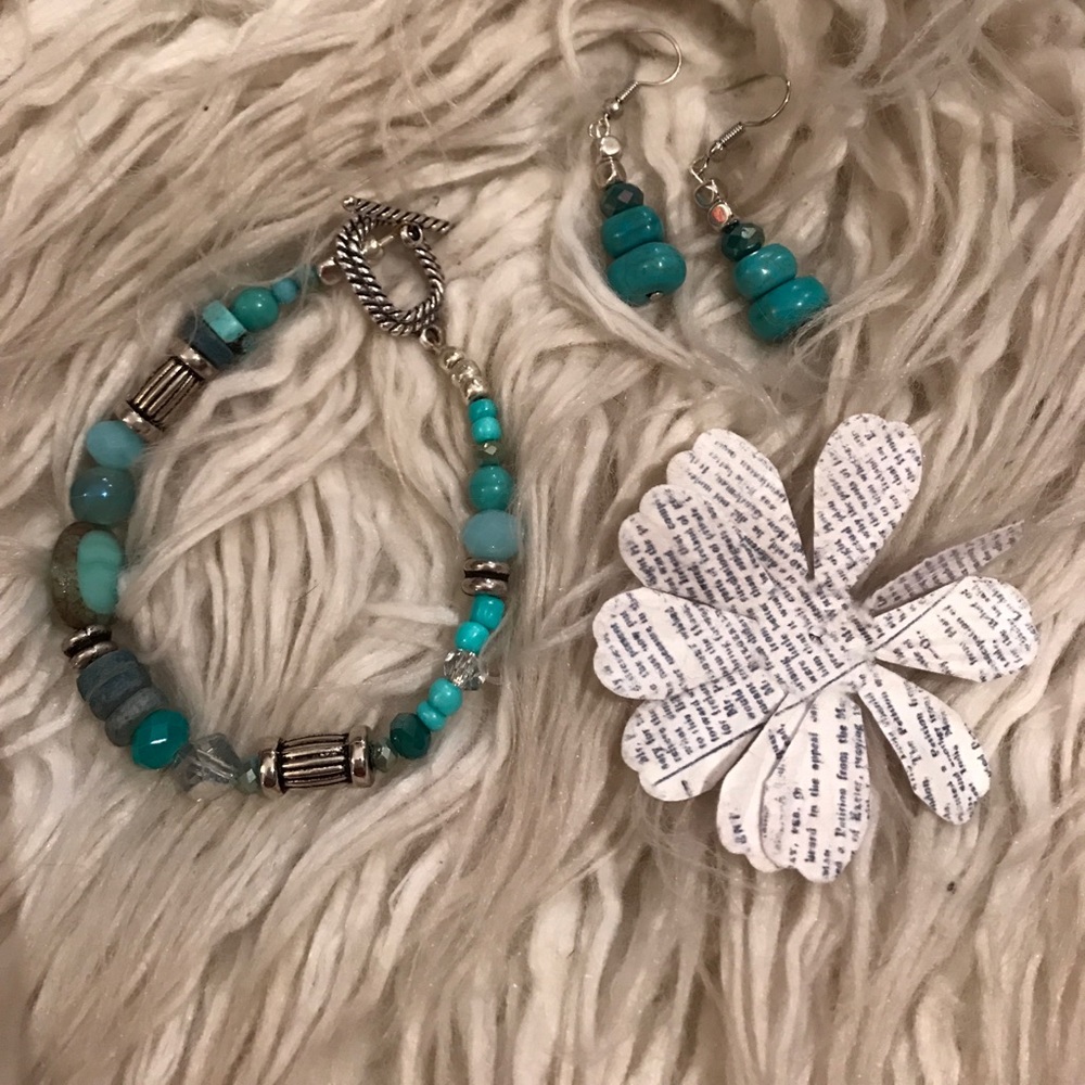 Teal and silver beaded bracelets and earrings ✨
