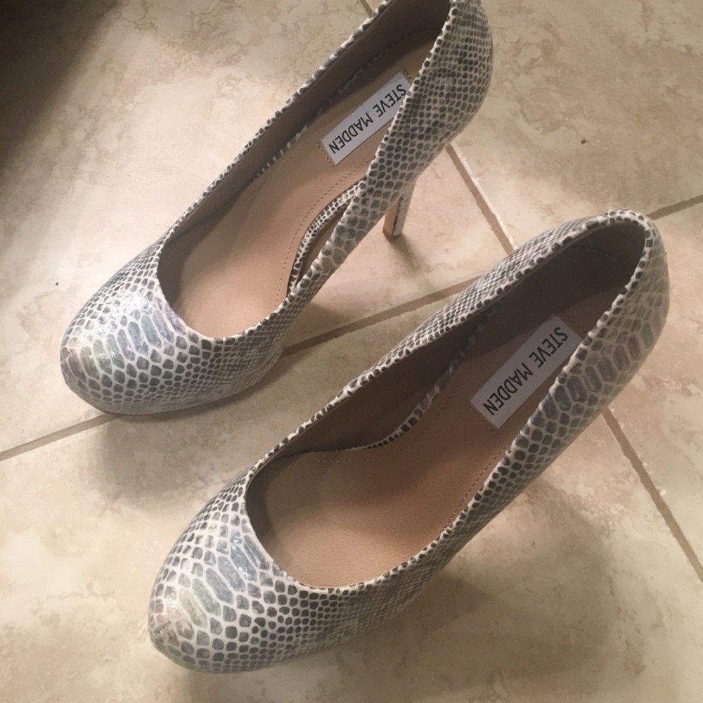 Steve Madden snakeskin pumps