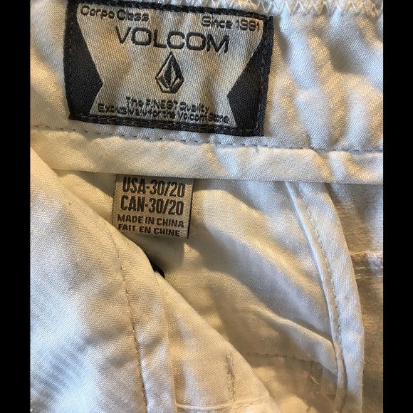 Volcom Shorts Size 30 - Picture 3 of 3