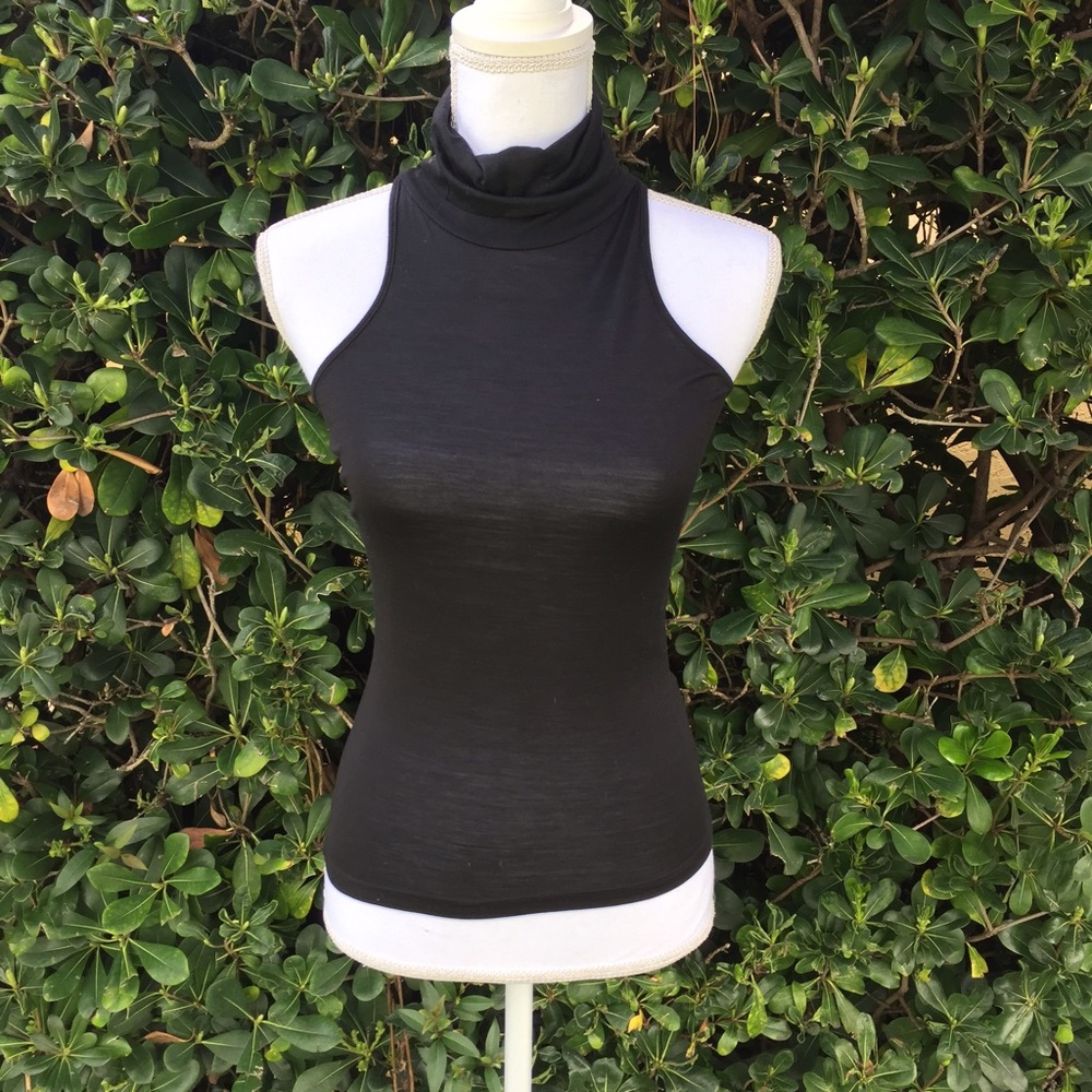 🌸 Club Monaco silk and cashmere top.