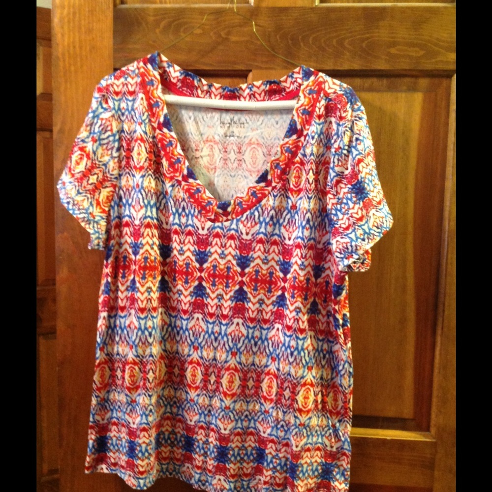 Multi colored v neck short sleeve tee size 2X