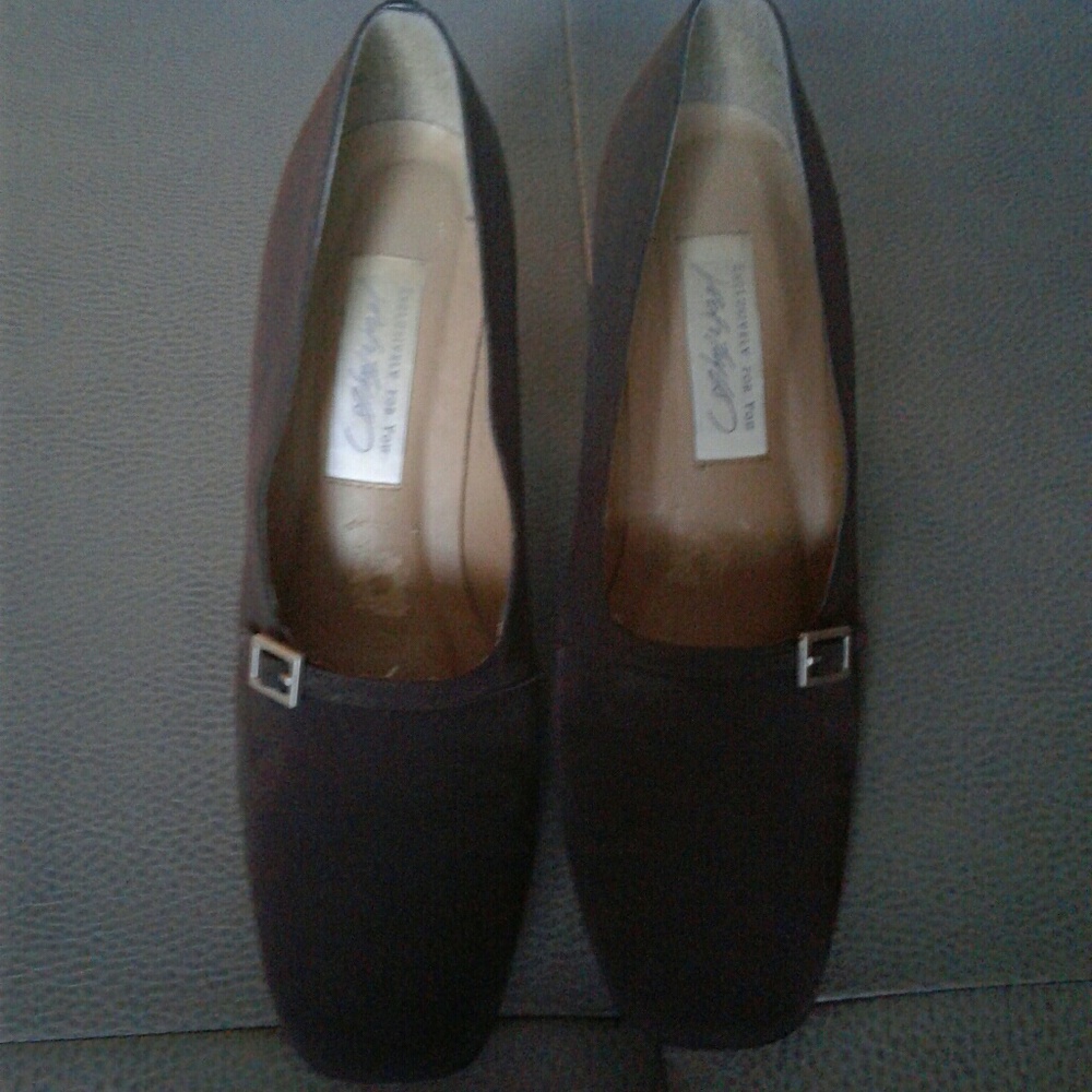 Lord and Taylor Pumps