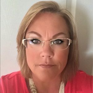 Meet your Posher, Deborah