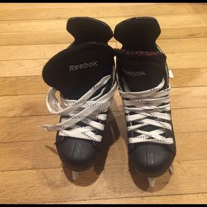 Hockey skates. Worn 3 time is great condition.