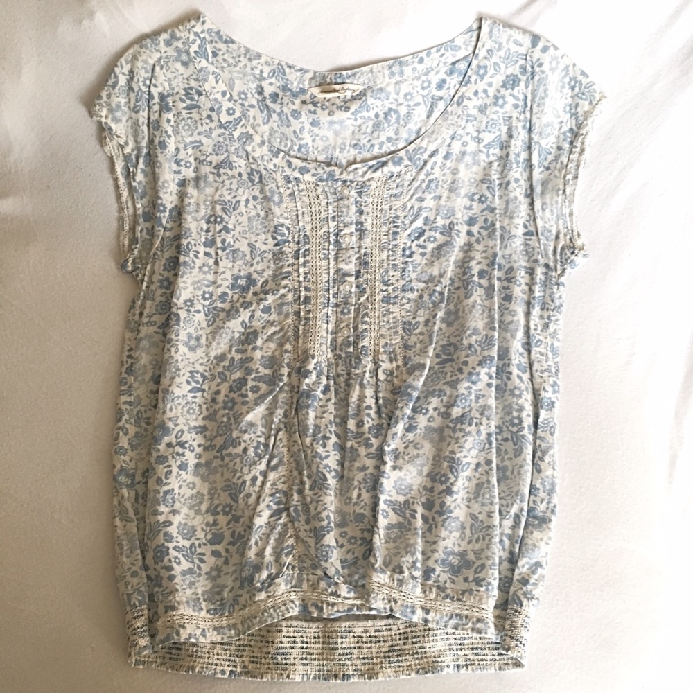 American Eagle Soft Detailed Blue Floral Top