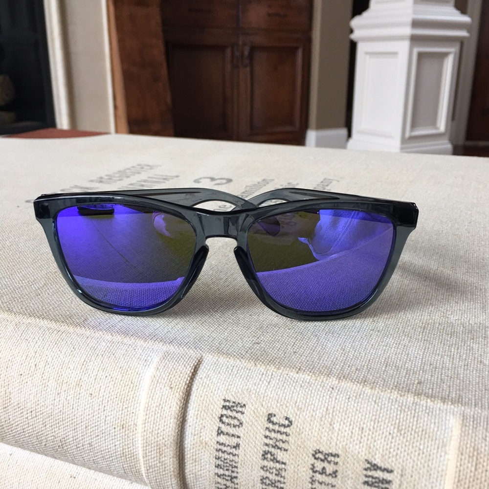 Oakley Sunglasses - Picture 6 of 7