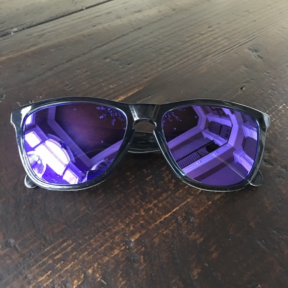 Oakley Sunglasses - Picture 2 of 7