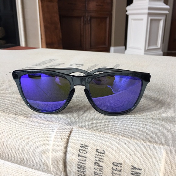 Oakley Sunglasses - Picture 6 of 7