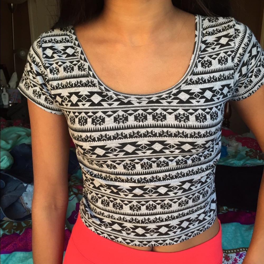 NWOT Tribal Pattern Crop Top