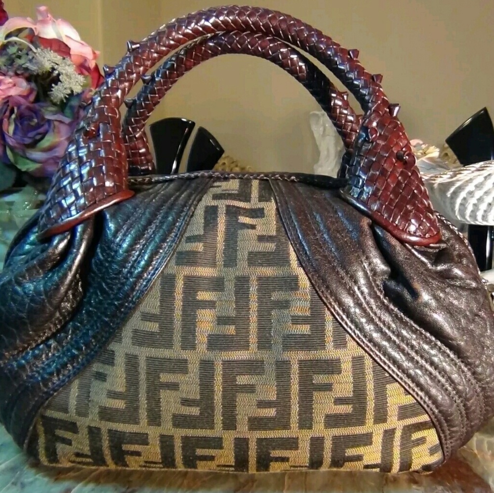 SOLD! DO NOT PURCHASE! FENDI Spy bag