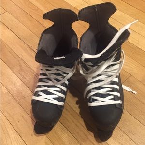 Hockey skates size 5 men's easton