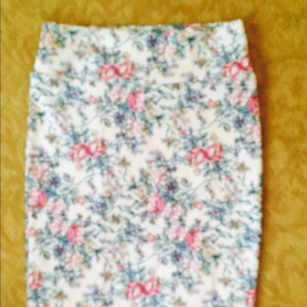 M Lularoe Cassie skirt