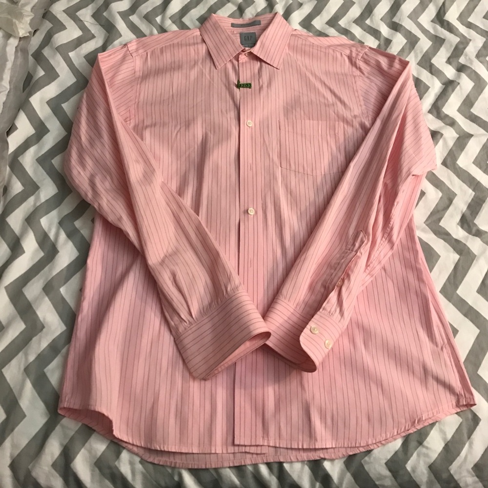 Men's fitted dress shirt