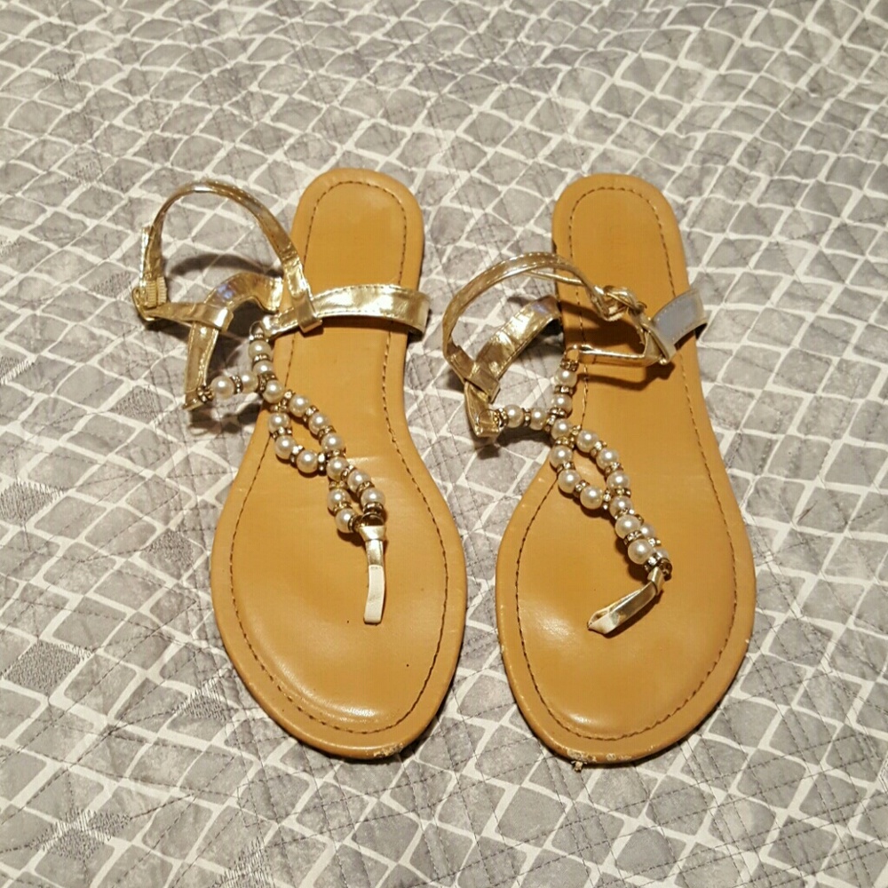 Pearly sandals