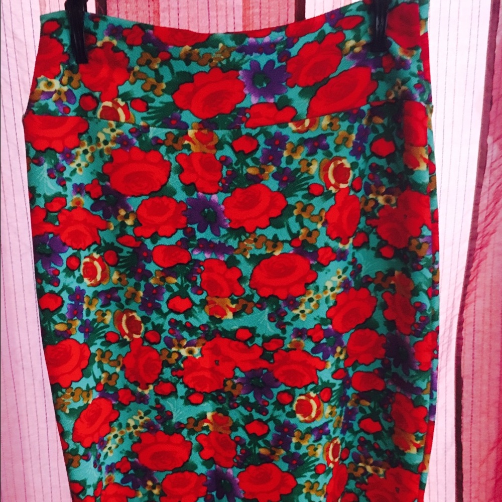 M Lularoe Cassie skirt