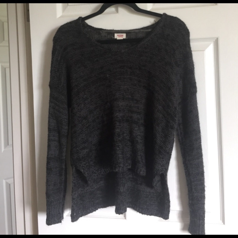 Black / gray sweater