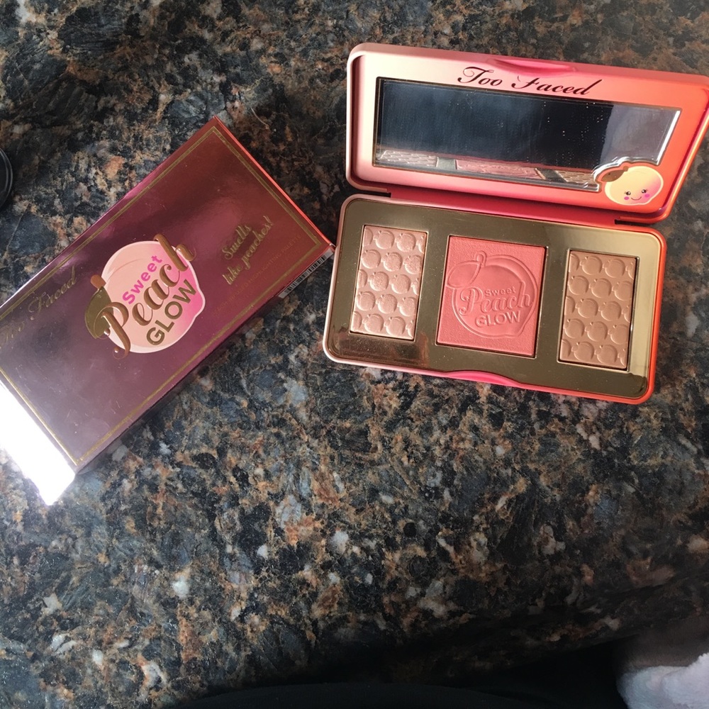 Sweet peach glow palette😊