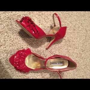 🎤..goin' out tonight...in my red high heels... 👠