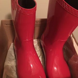 New in box, tango (red) Ugg rain boots