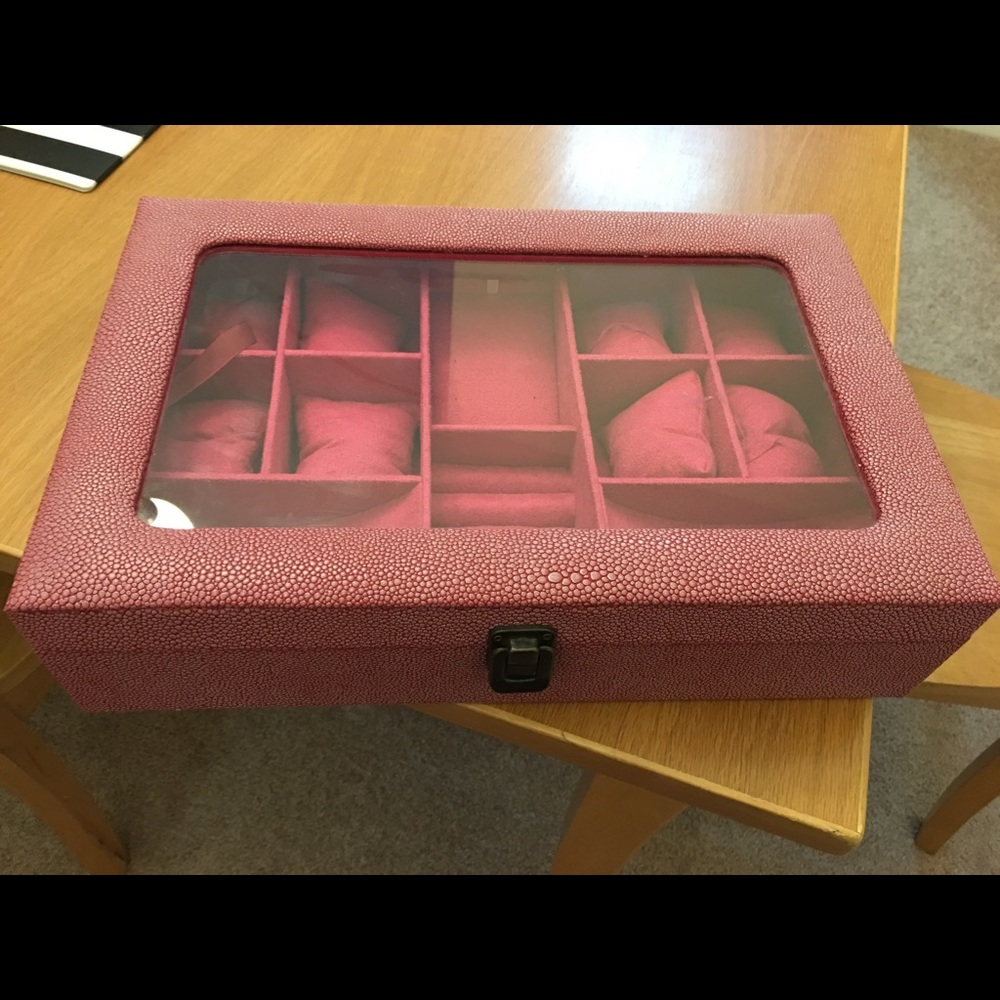 Accessories/Jewelry Organizer, in good condition.