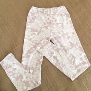 LuLaRoe one size neutral colored leggings