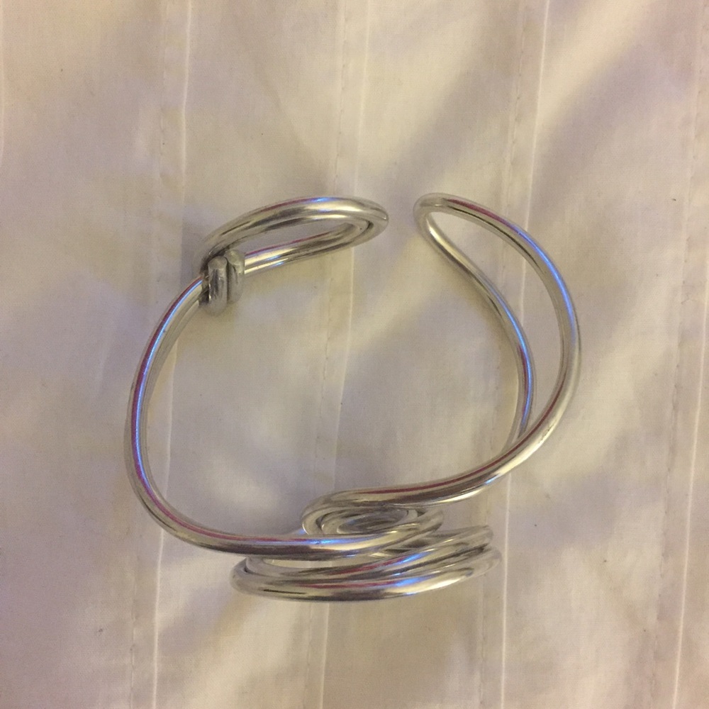 Silver twisted bracelet