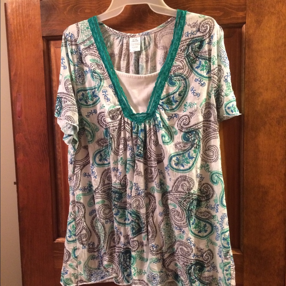 Green/white short sleeve tee size 2X