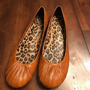 Cute Gianni Bini brown flats SZ 10