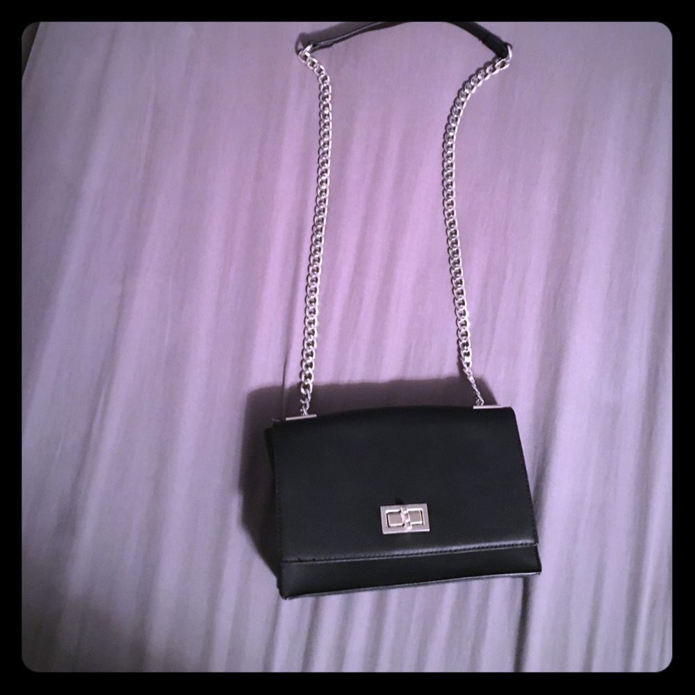 ❌SELLING ELSEWHERE❌Forever 21 crossbody bag