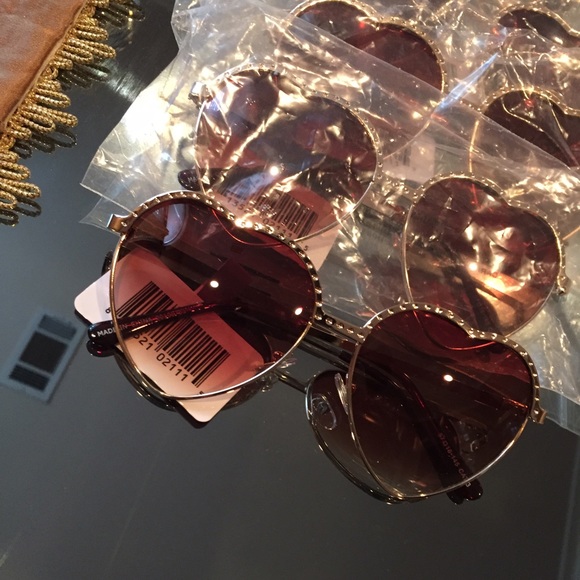 Heart Shaped Ombre Sunglasses - Picture 1 of 3