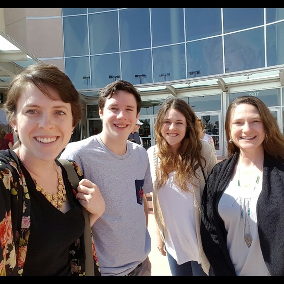 Meet your Posher, Jessica - Picture 2 of 3