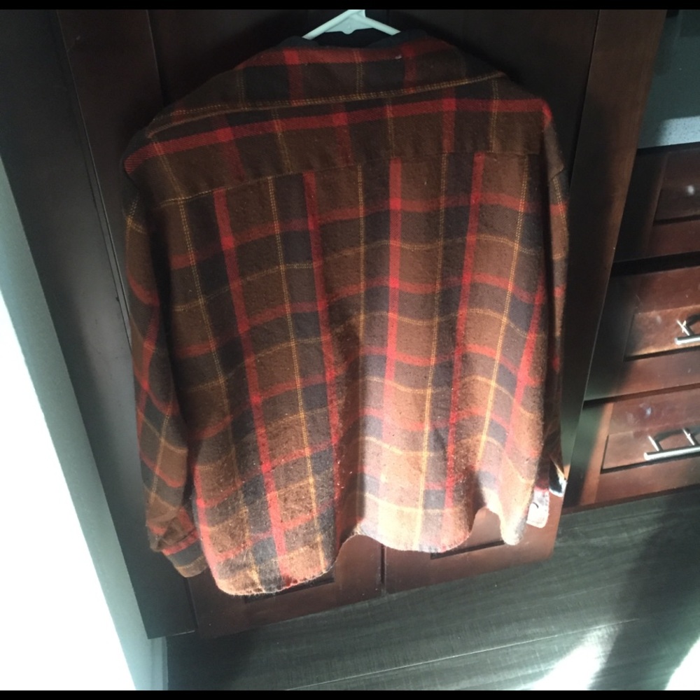 Button up - Picture 3 of 3
