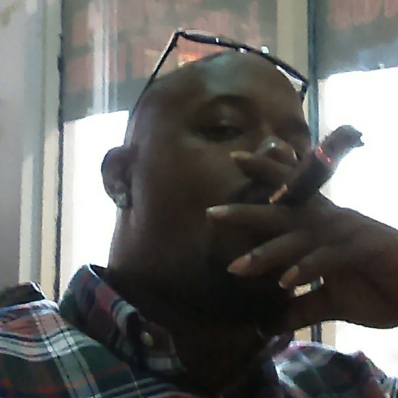 Meet your Posher, Curnell - Picture 1 of 1