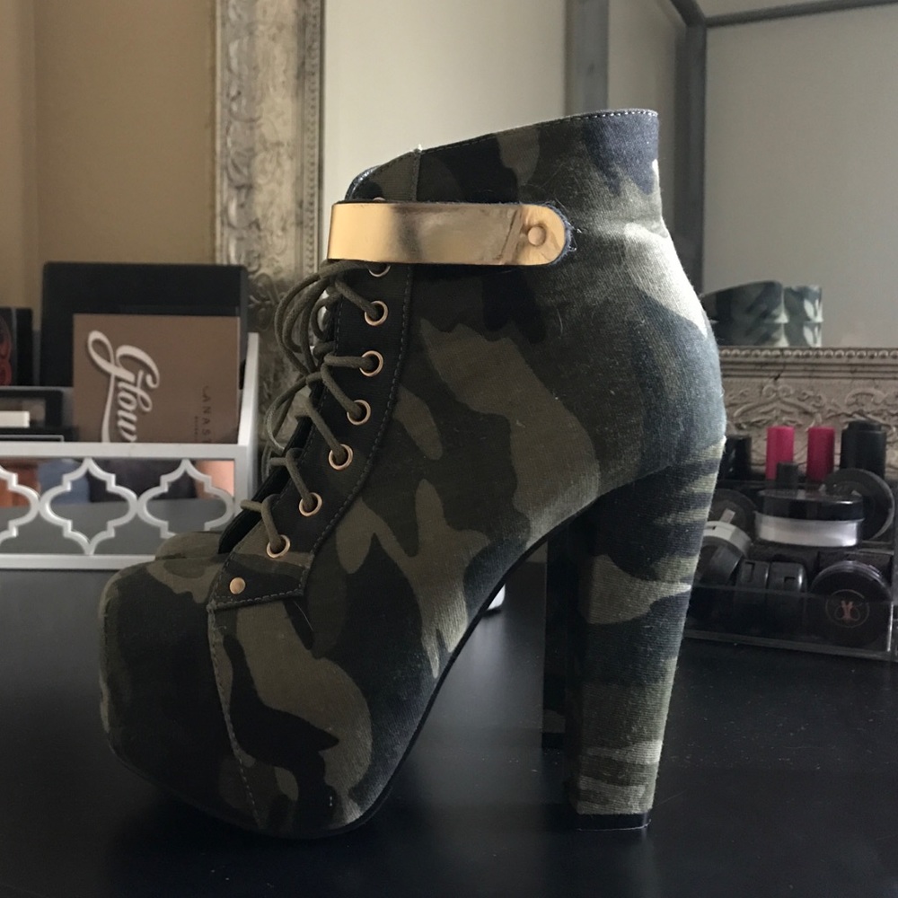 Chunky army heel booties